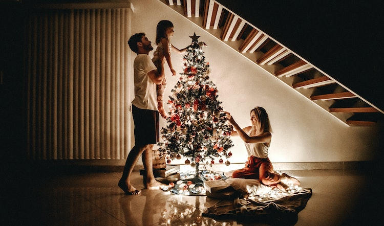 5 Rekomendasi Outfit Natal Pria Biar Makin Kece