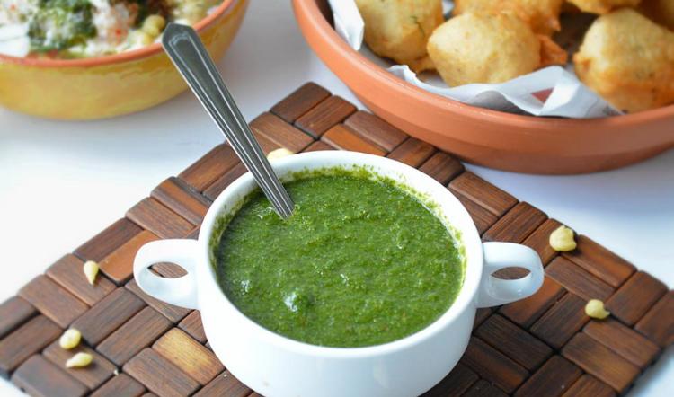 Apa Sih Bumbu Hijau Legend Mirip Selai yang Ada di Beberapa Jajanan Khas India?