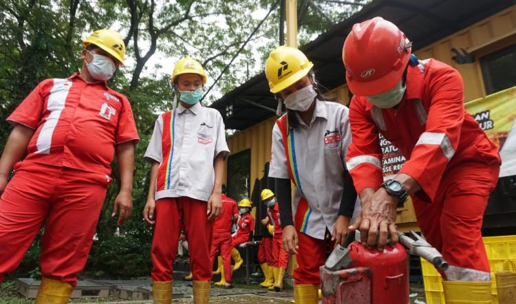 Gimana Keluh Kesahnya Jadi Operator SPBU? Apa Worth it dengan Gajinya?