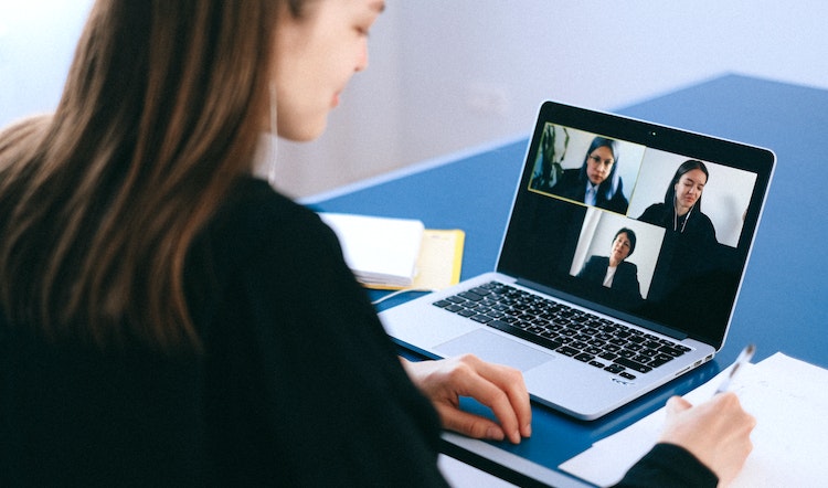 "Zoom Fatigue", Terlalu Sering Virtual Meeting Menyebabkan Capek Fisik Capek Mental