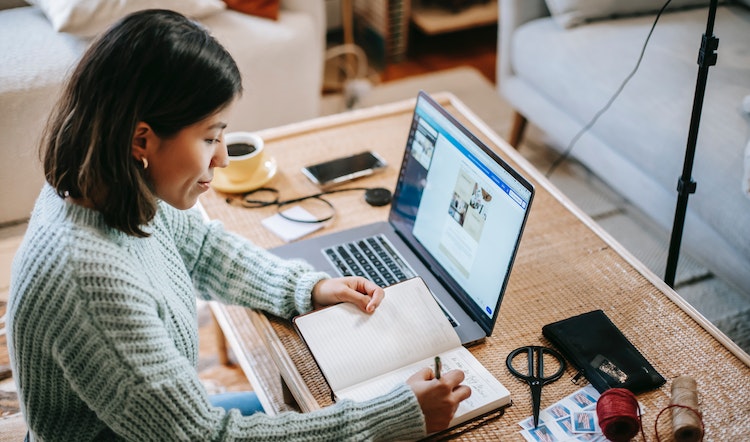 Menjelajahi Bangkitnya Digital Nomadisme: Cara Kerja Jarak Jauh Membentuk Generasi Baru