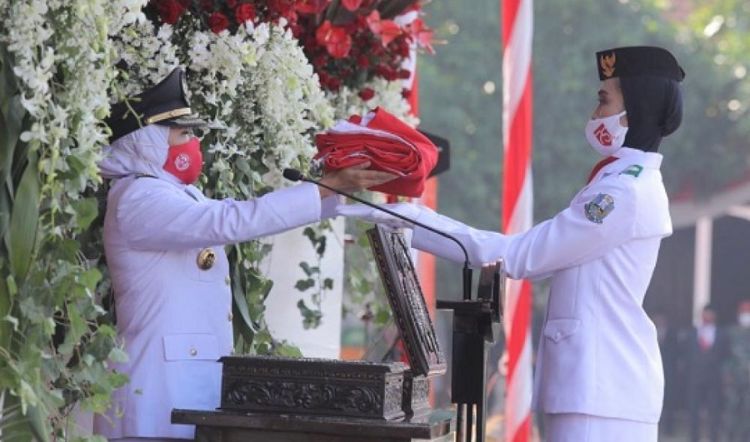 1.100 Undangan Upacara Bendera Telah Disediakan Khofifah untuk Rayakan HUT RI Ke-78 di Jawa Timur
