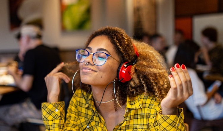 Musik dan Neurosains: Harmoni yang Memengaruhi Otak dan Emosi Manusia