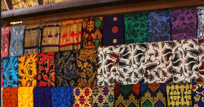 Mengenal Kekayaan Kain Tenun Tradisional Indonesia dan Maknanya: Mah Karya Budaya yang Penuh Warna dan Doa!